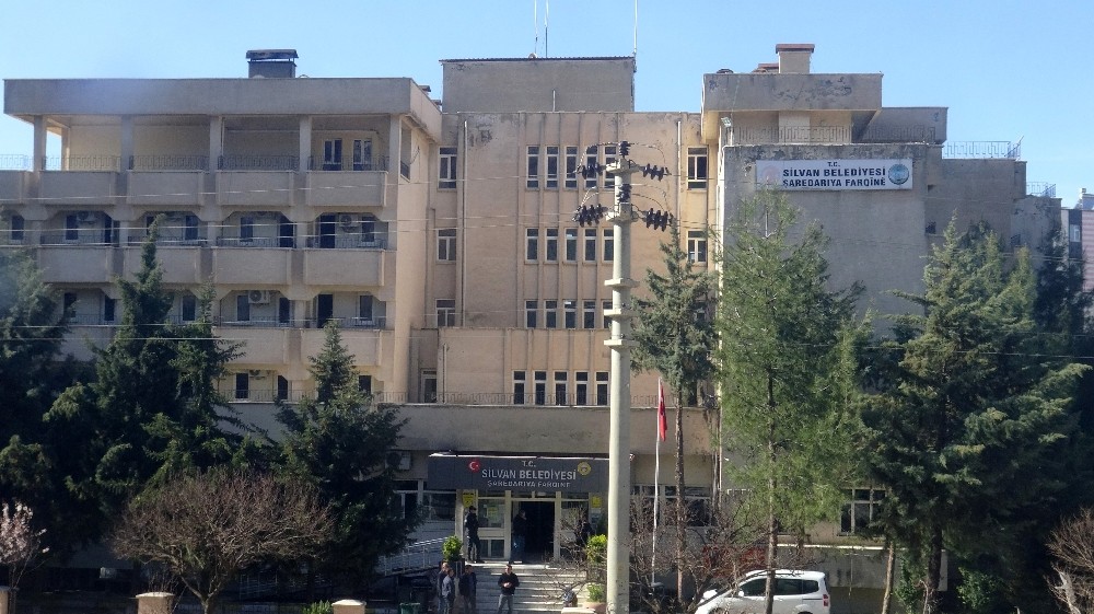 Silvan Belediyesine Kaymakam Uslu kayyum olarak atandı 