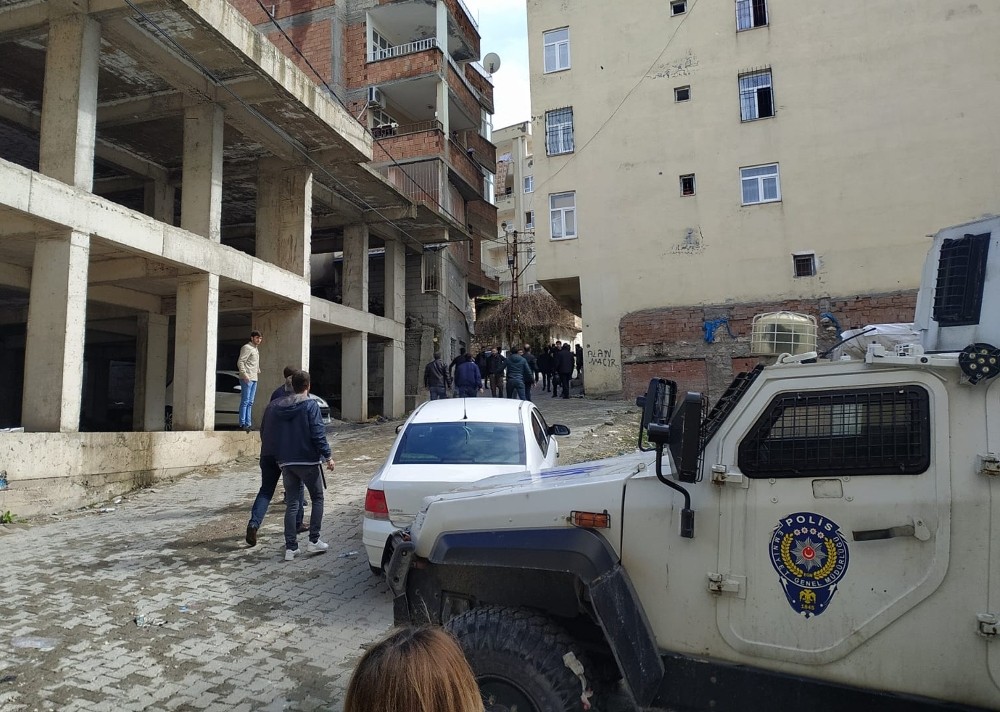 Silvan’da akraba kavgası kanlı bitti: 1 yaralı 