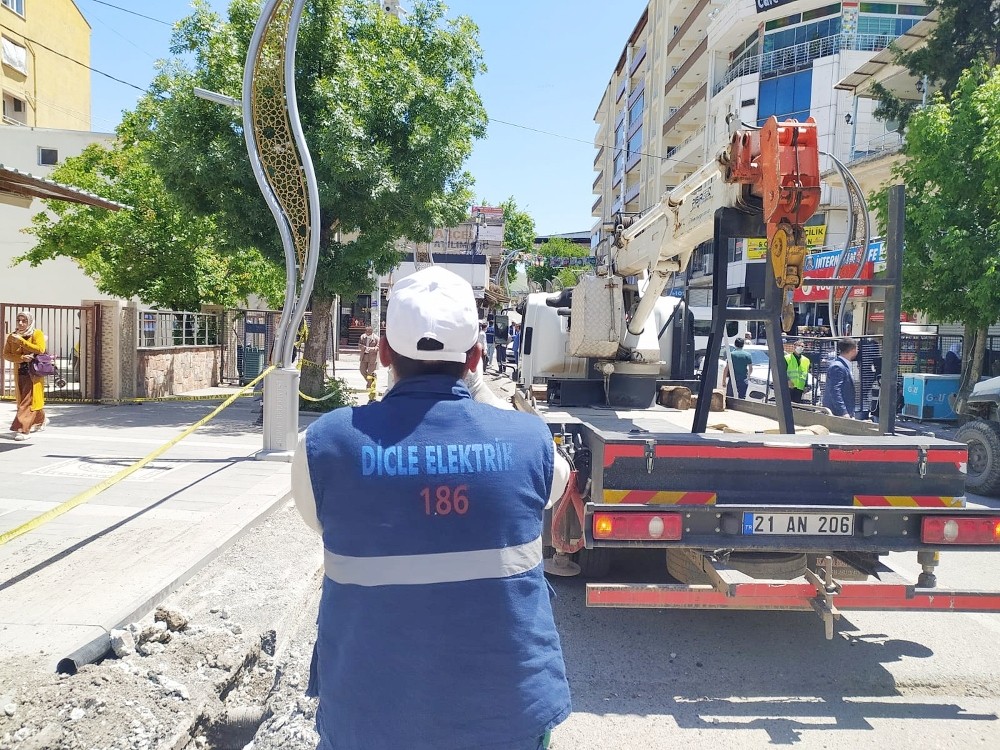 Silvan’da elektrik ekipleri arızalara anında müdahale ediyor 