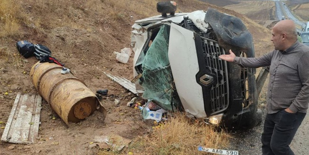 Silvan'da klor taşıyan kamyonet kaza yaptı