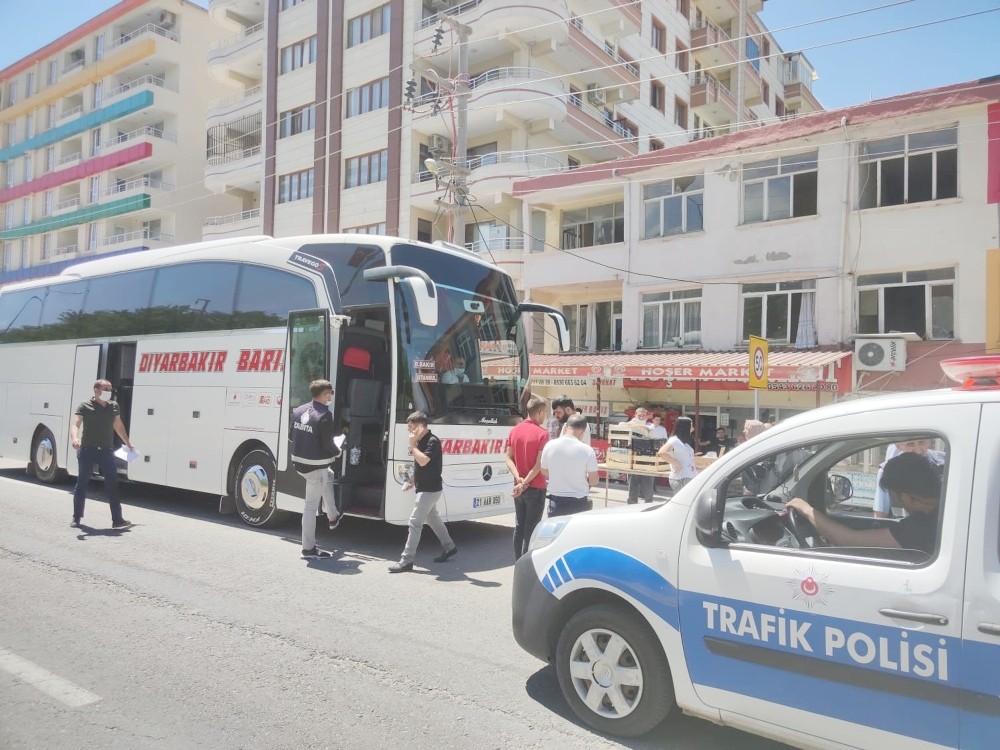 Silvan’da otobüslerde korona virüs denetimi 