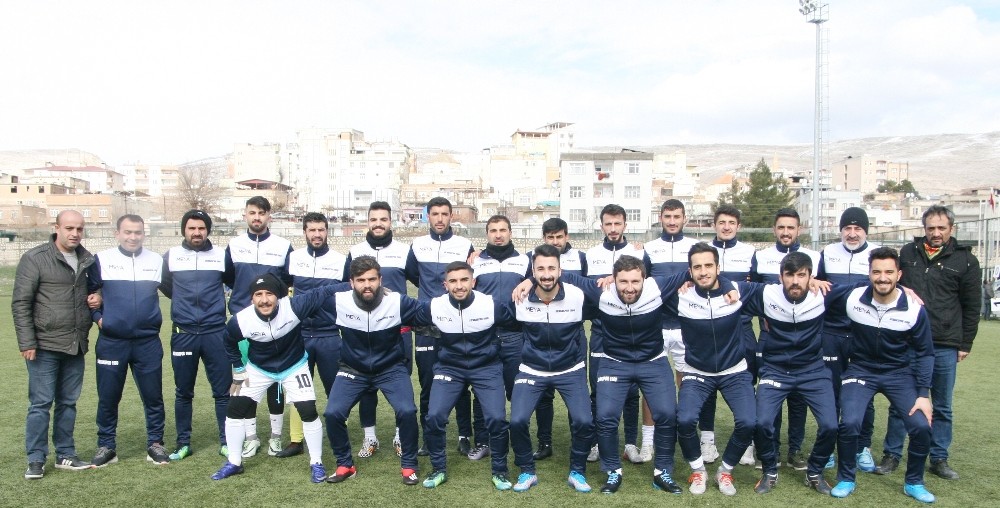 Silvanlı turizmciden sporculara malzeme desteği 