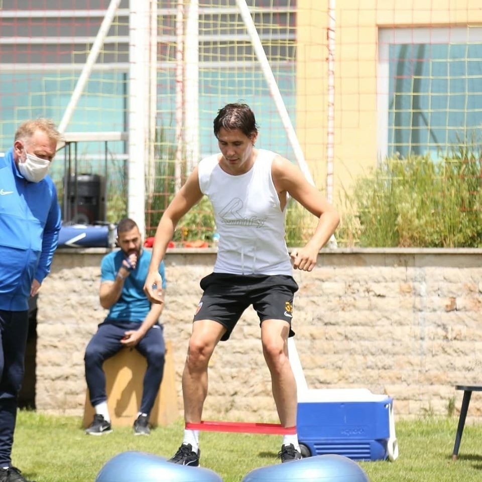 Silviu Lung form tutuyor 