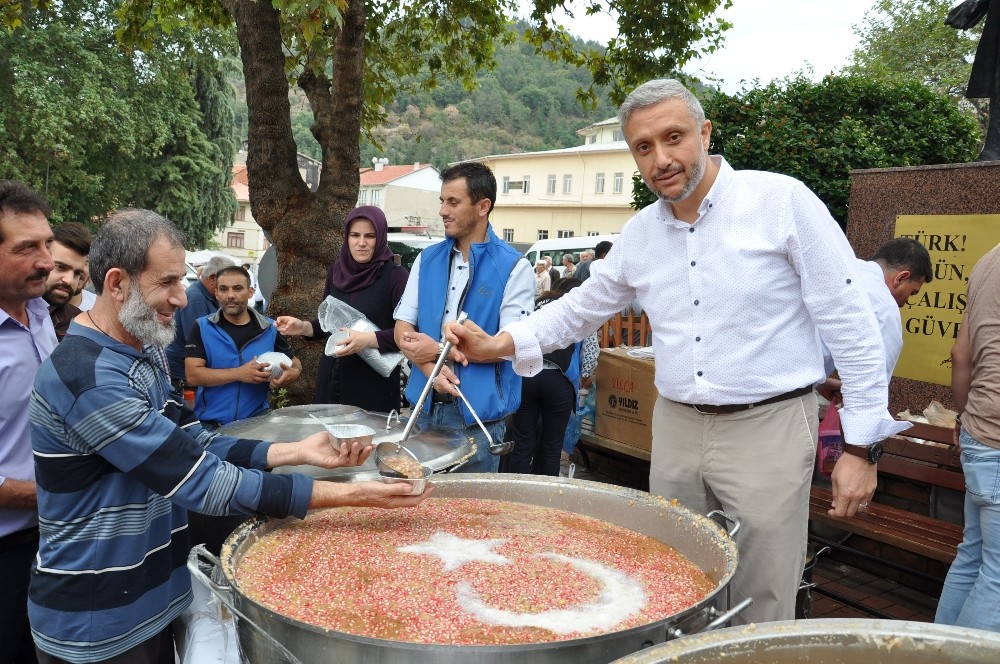 Simav Belediyesinden aşure ikramı 
