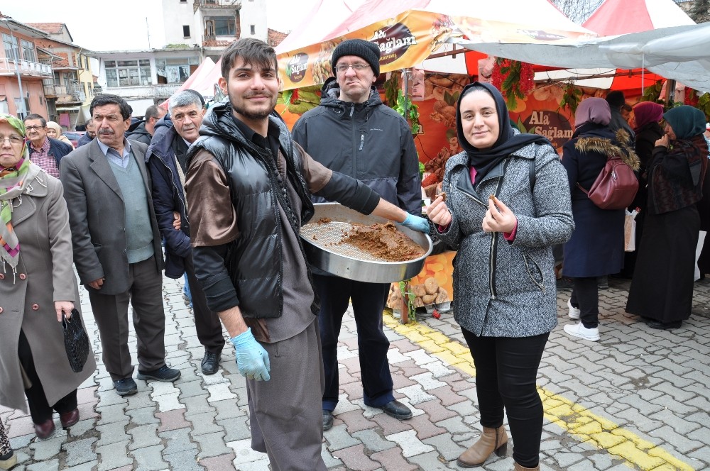 Simav’da Gaziantep’in yöresel ürünleri tanıtıldı 