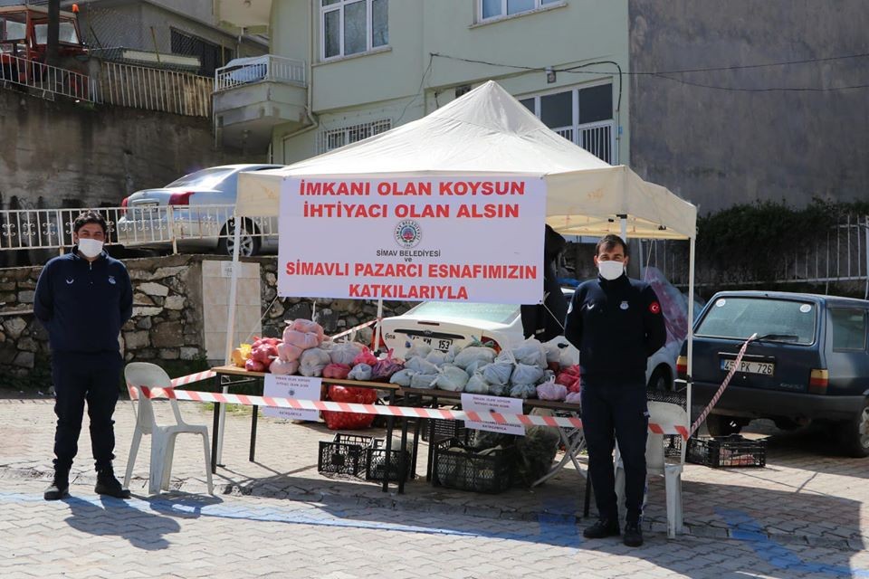 Simav’da ’İhtiyacı olan alsın’ standı 