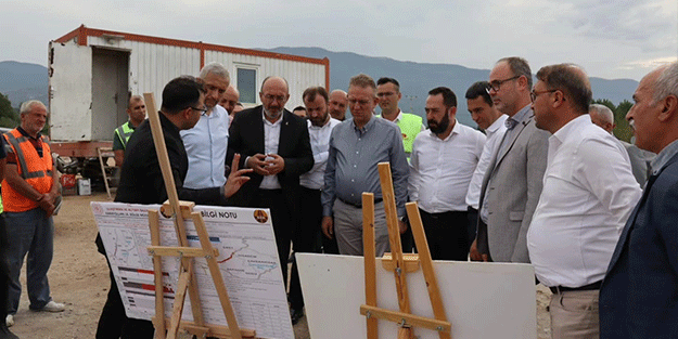 Simav’da yapımı devam eden yollarda inceleme