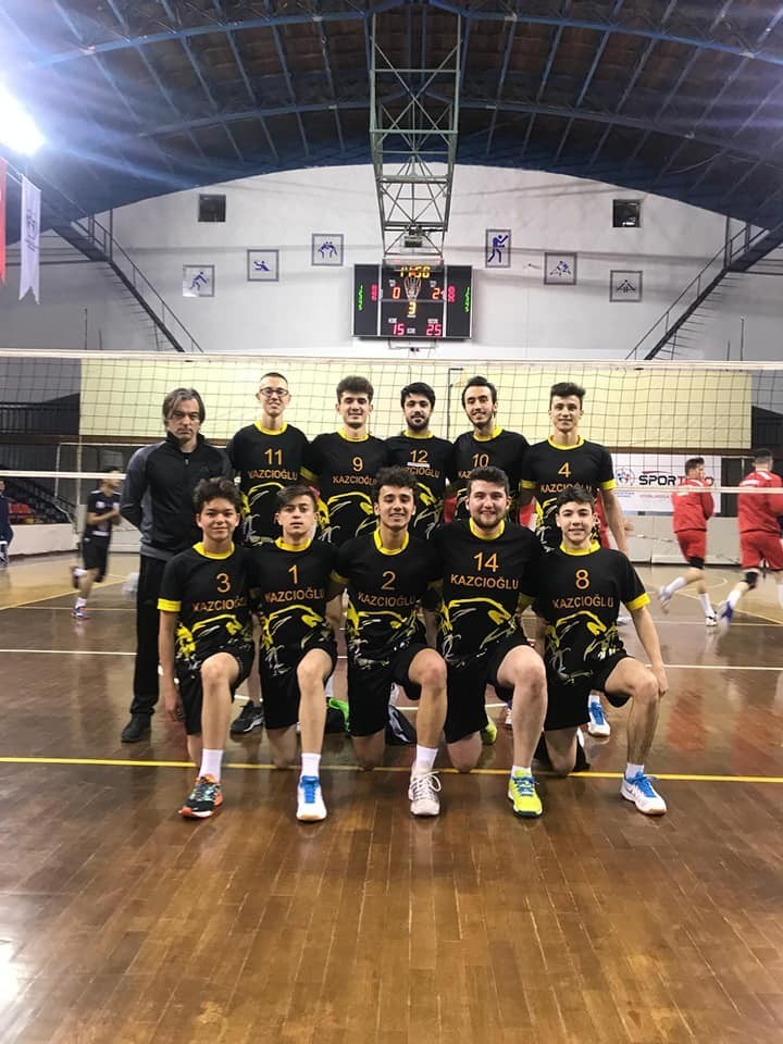 Simavlı genç voleybolcular grup birincisi oldu 