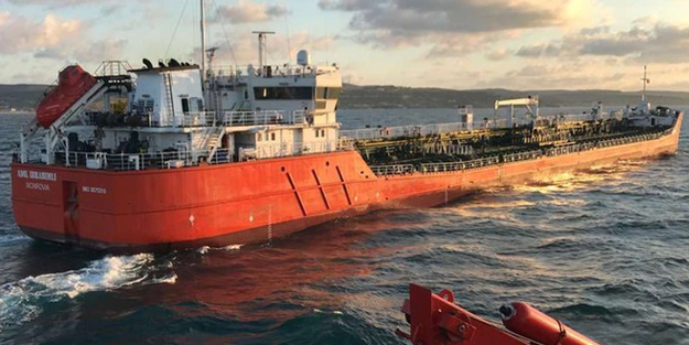 Şimdi de deniz trafiği: İstanbul'da tanker ve tekne arızalandı