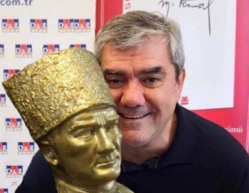 Şimdi de ona sıkı sıkıya yapıştı! Para nerede, Yılmaz Özdil orada