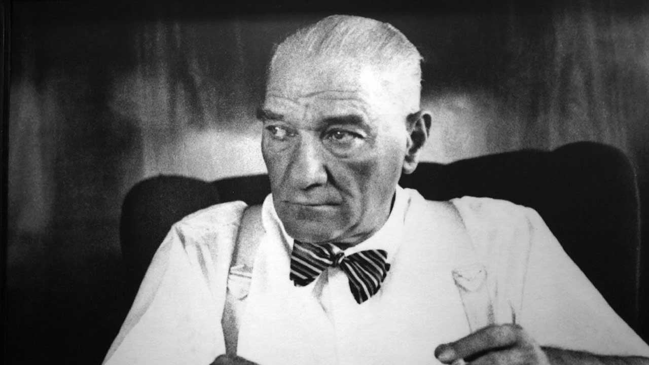 Şimdi de ‘Sansür var sansür’ desenize Kemalistler! Sosyal medyada M. Kemal’e hakarete fren