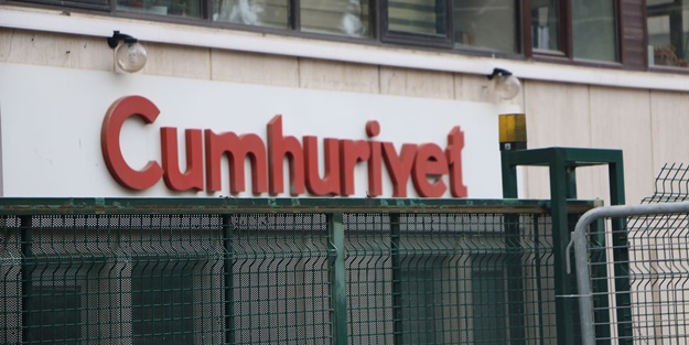 Şimdi ne farkınız oldu onlardan? Cumhuriyet'ten İsrail gazetesi gibi haber