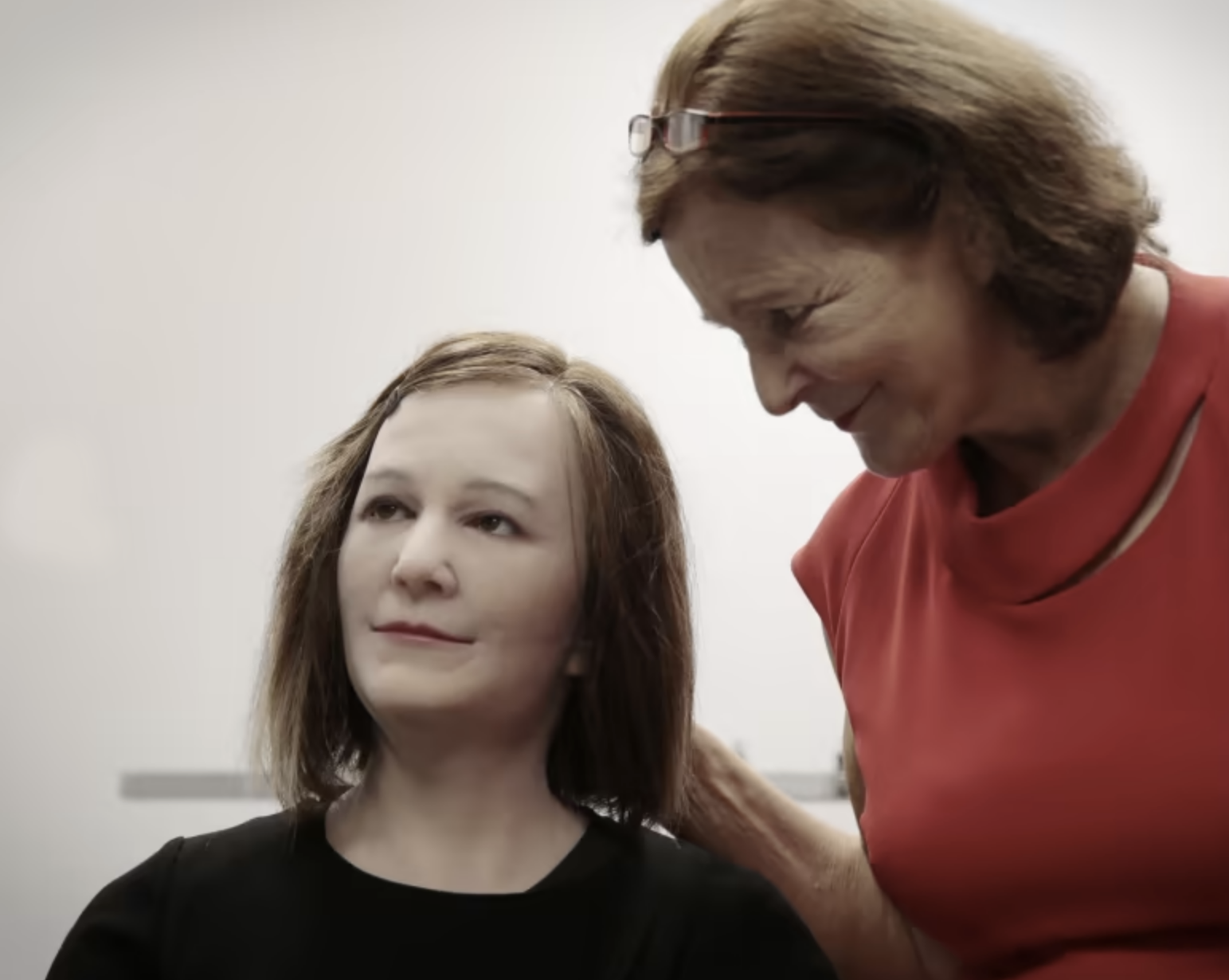 Şimdiye kadar hayata geçirilen en “İNSANSI” robotlar! Etkilenmekle ürpermek arasında kalmanıza sebep olacak!