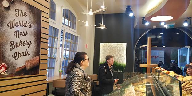 Simit Sarayı Almanya’daki altıncı mağazasını hizmete sundu