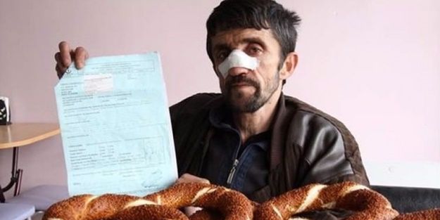 'Simit sattık, vatanı satmadık' diyen simitçiye dayak attılar
