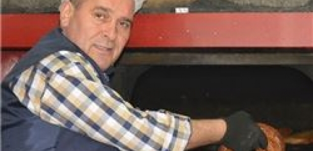 Simiti ucuza sattığı için tehdit ediliyor