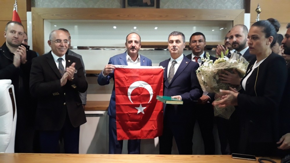 Şimşek Mazbatasını alarak başkanlık makamını devraldı 