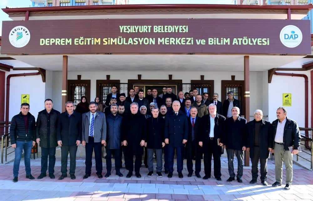 Simülasyon odasında depremi birebir yaşadılar 