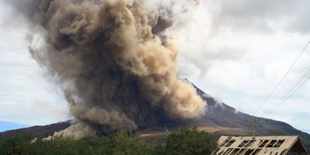 Sinaburg Yanardağı'nda kırmızı alarm - VIDEO