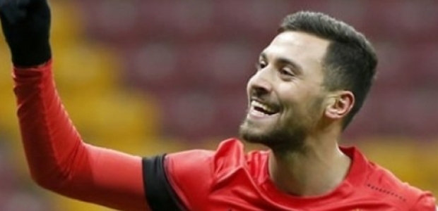 Sinan Gümüş gollerine devam ediyor
