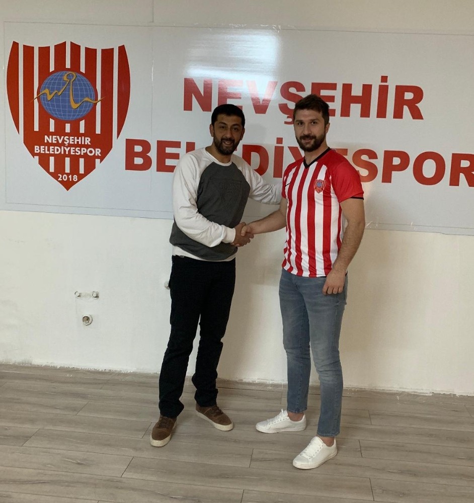Sinan Uzun artık gollerini Nevşehir Belediyespor için atacak 