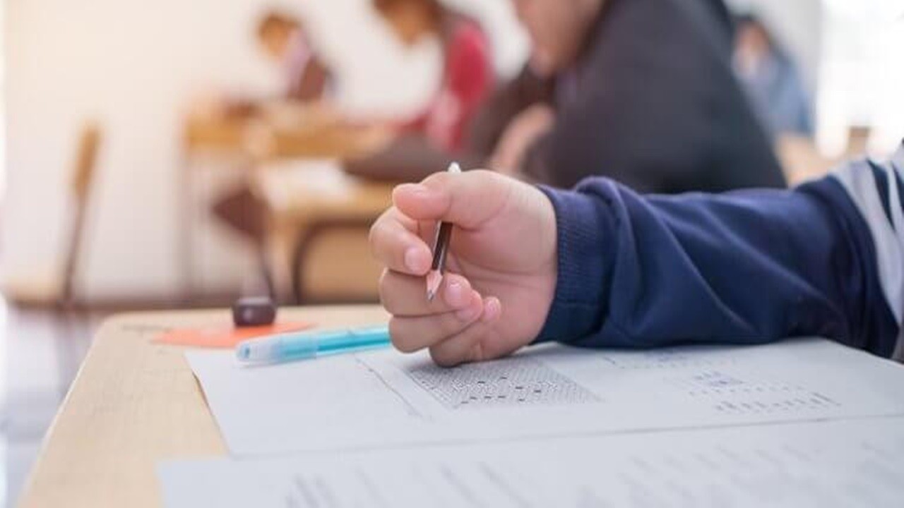 Sınav sonrası aileler çocuklara nasıl davranmalı?