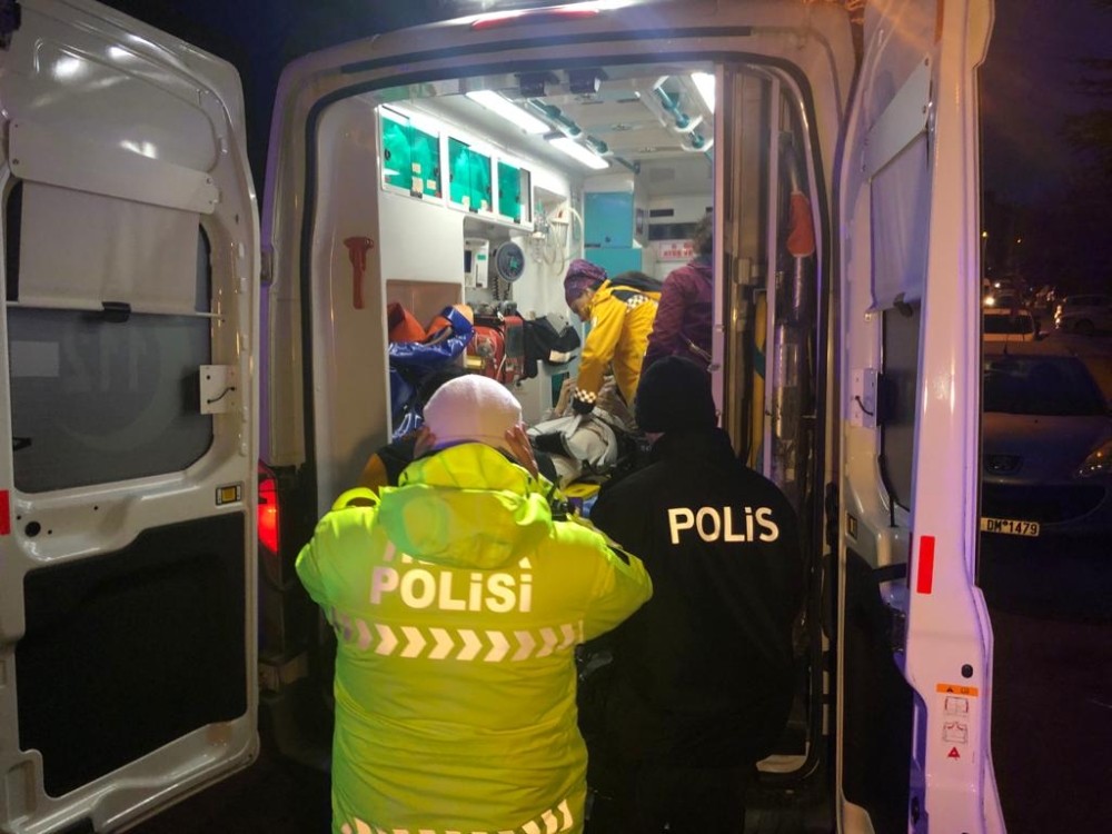 Sınava yetişmeye çalışan öğrenci otomobilin altında kaldı 