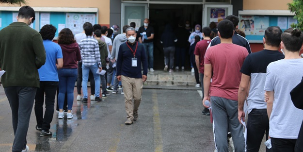 Sınavda fenalaşan öğrencinin koronavirüs testi pozitif çıktı: Salondaki tüm öğrenciler karantinaya alındı