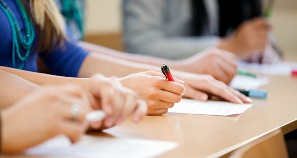 Sınavdan arzu ettiği puanı alamayan gençlere nasıl yaklaşmak gerekiyor?