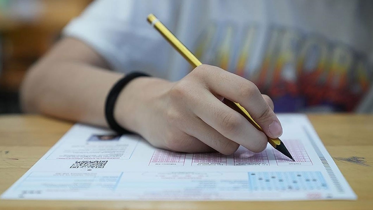 Sınavı olan oruç tutmasa olur mu? Sınavı olan orucu kazaya bırakabilir mi?