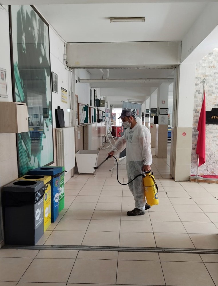 Sınavlar öncesi okullar dezenfekte edildi 
