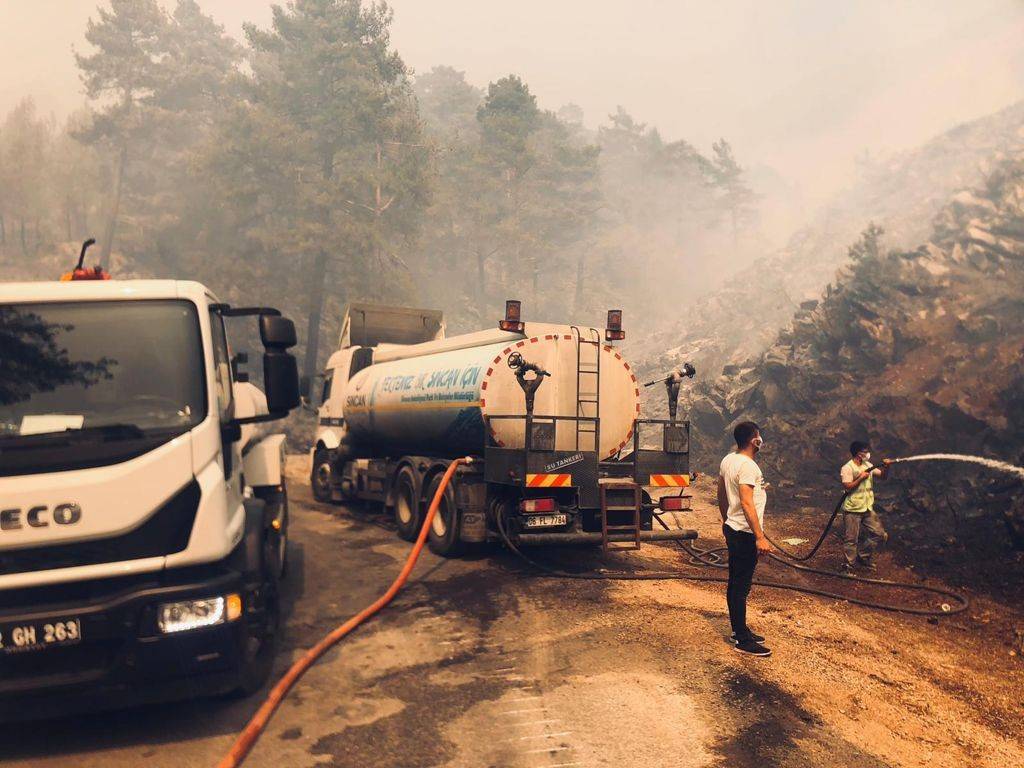 Sincan Belediyesi yangın bölgesine yardımlara devam ediyor