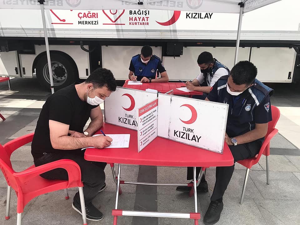 Sincan zabıtasından Kızılay’a kan bağışı 