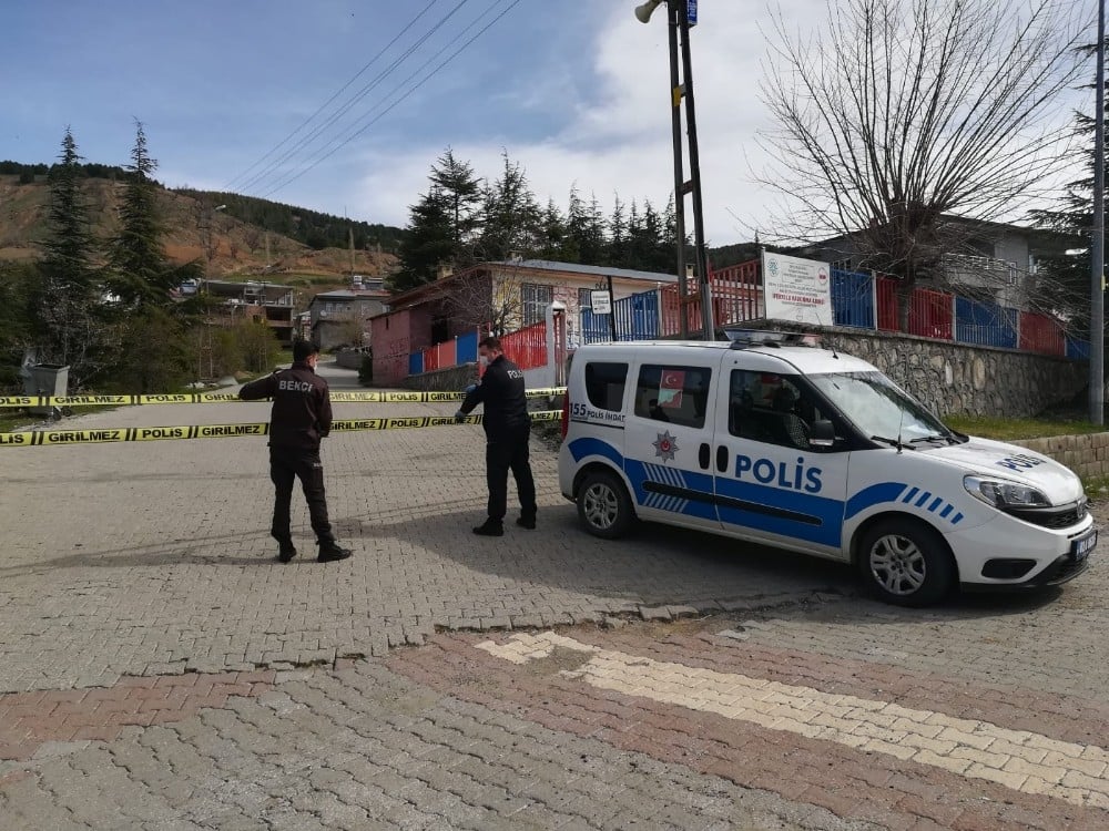 Sincik ilçesinde 6 ailenin yaşadığı caddeye karantina 