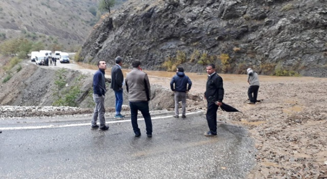 Sincik-Malatya karayolunda heyelan meydana geldi