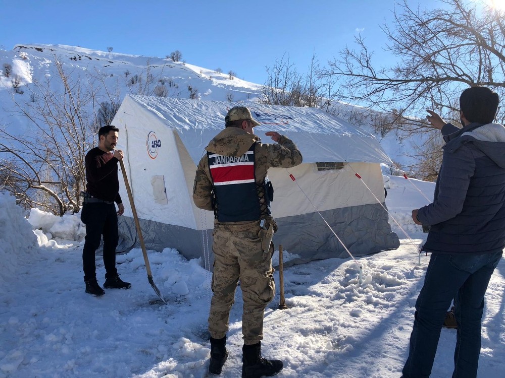 Sincikli depremzedelere yardımlar ulaştırılıyor 