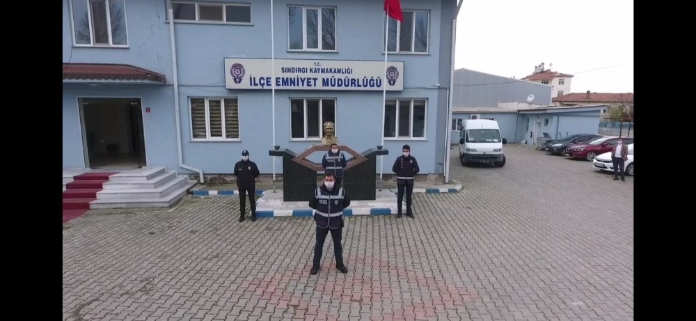Sındırgı polisinden ‘Evde Kal’ klibi 
