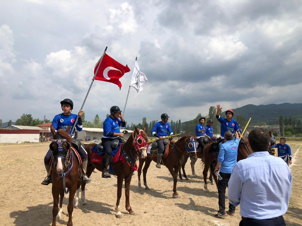 Sındırgı’da atlı cirit yarışmaları düzenlendi 
