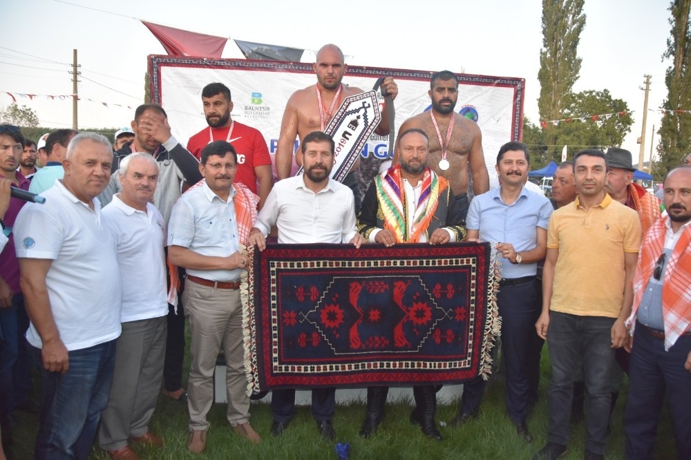 Sındırgı’da Başpehlivan Dağdeviren 