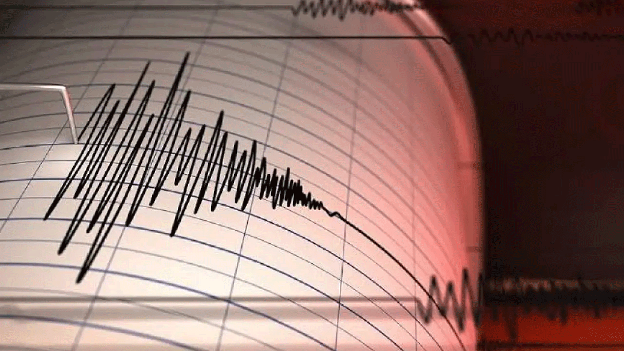 Sındırgı’da deprem sonrası gece stadyumda geçti! Sahra hastanesi kuruldu