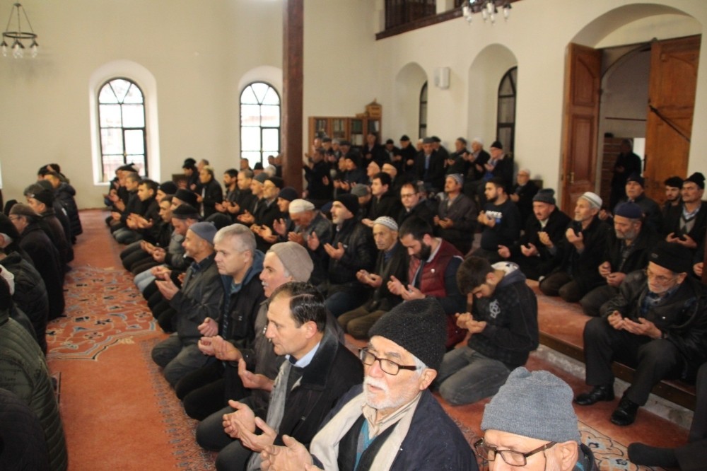 Sındırgı’da İdlib şehitleri için gıyabi cenaze namazı kılındı 
