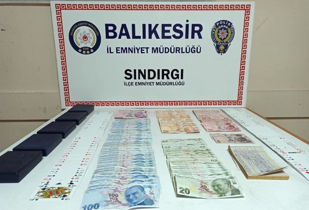 Sındırgı’da kumarhaneye çevrilen eve şok baskın 