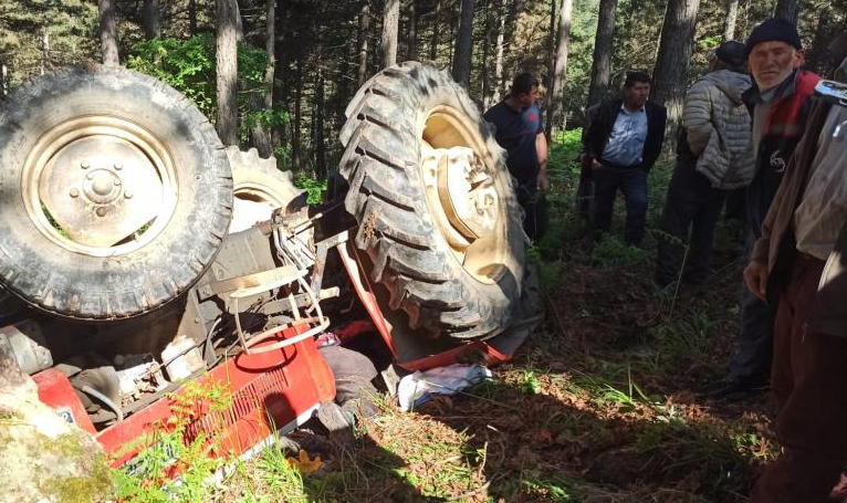 Sındırgı'da traktör altında can verdi