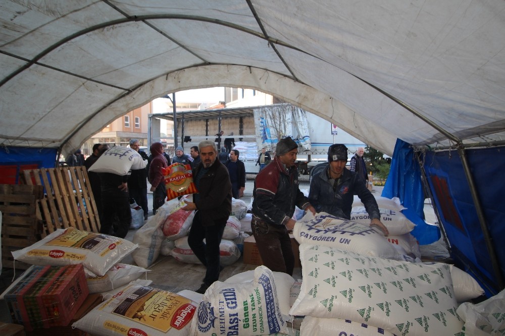 Sındırgı’dan İdlib’e yardım tırı 