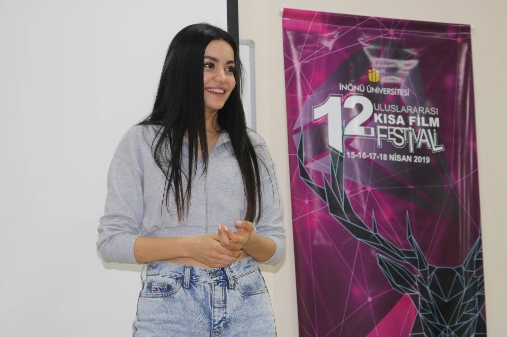 Sinema oyuncusu Şilan Makal, öğrencilerle buluştu 