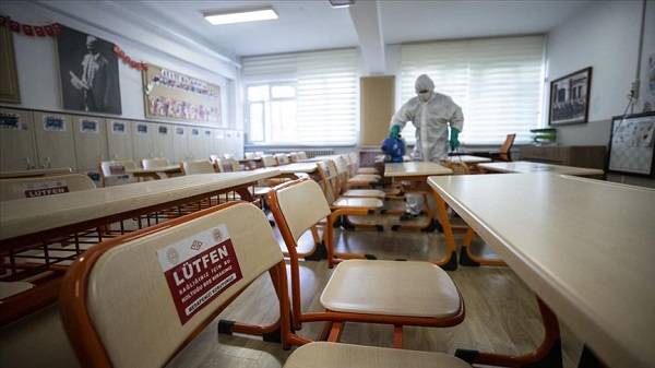 Sınıfta bir öğrenci korona oldu ne olacak? Sınıfta korona vakası var herkes karantinaya mı alınacak?