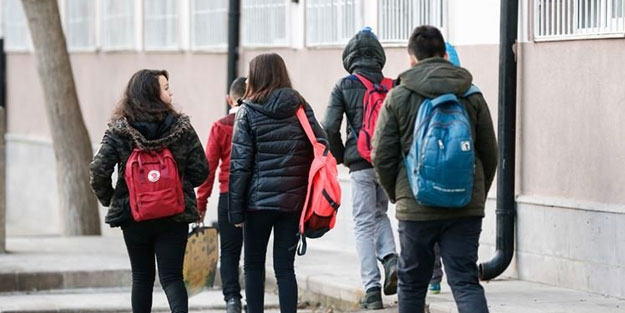 Sınıfta kalma var mı? Ortaokulda sınıfta kalma var mı? Lisede sınıfta kalma olacak mı? Bu sene sınıfta kalma olacak mı?