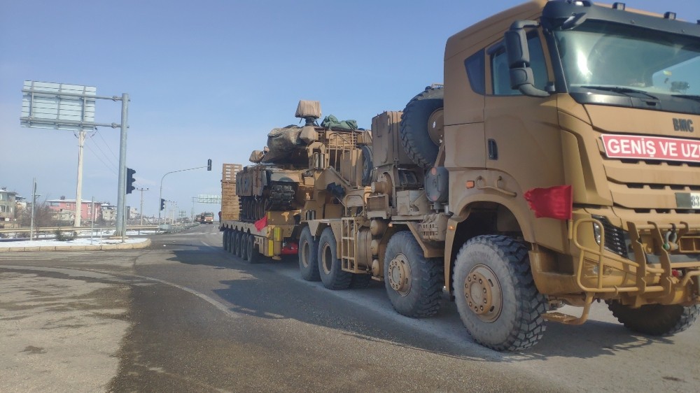 Sınır birliklerine tank sevkıyatı 
