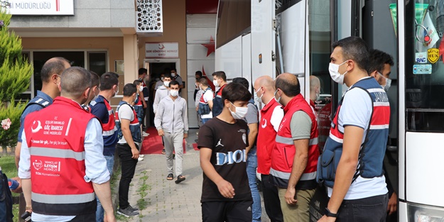 Sınır dışı edilecek 227 düzensiz göçmen, İstanbul'a gönderildi