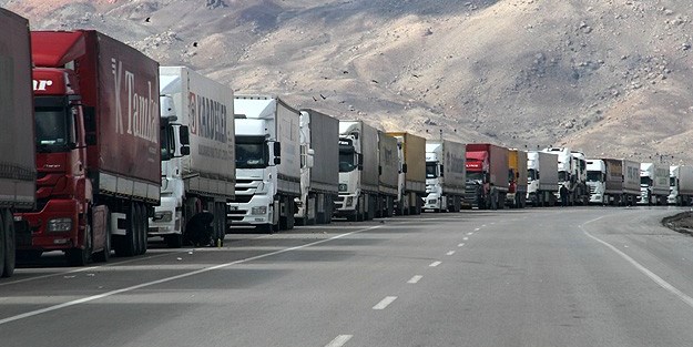 Sınır kapısı geçişlere kapatılıyor